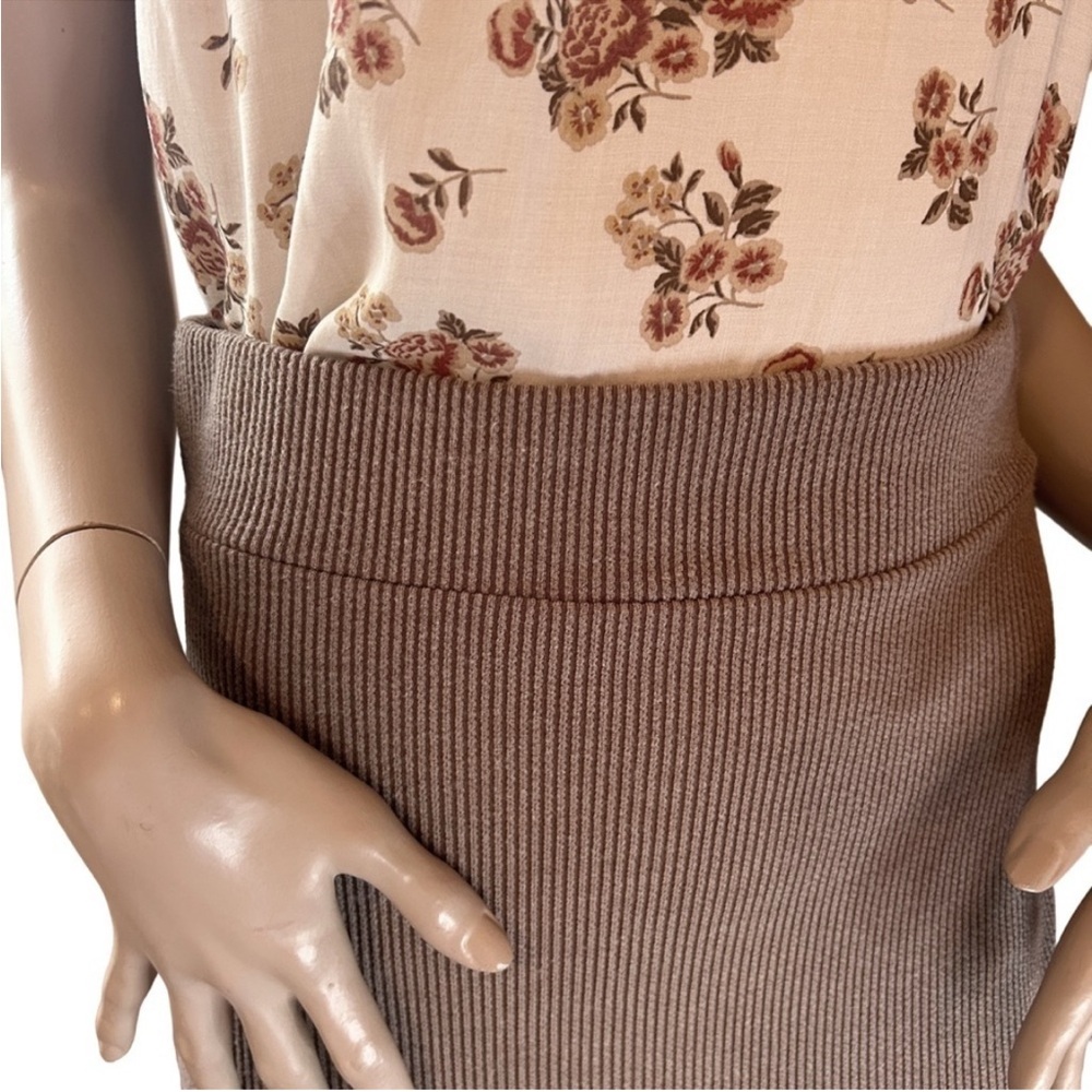 Ribbed dark Tan Midi Skirt - Picture 8 of 10